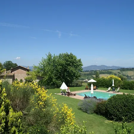 Nice With Pool And Beautiful Garden Casa de Férias