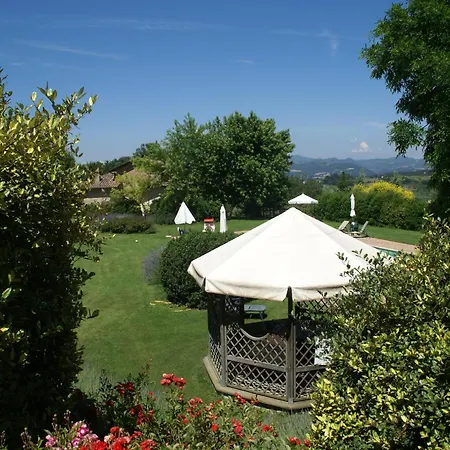 Casa de Férias Nice With Pool And Beautiful Garden